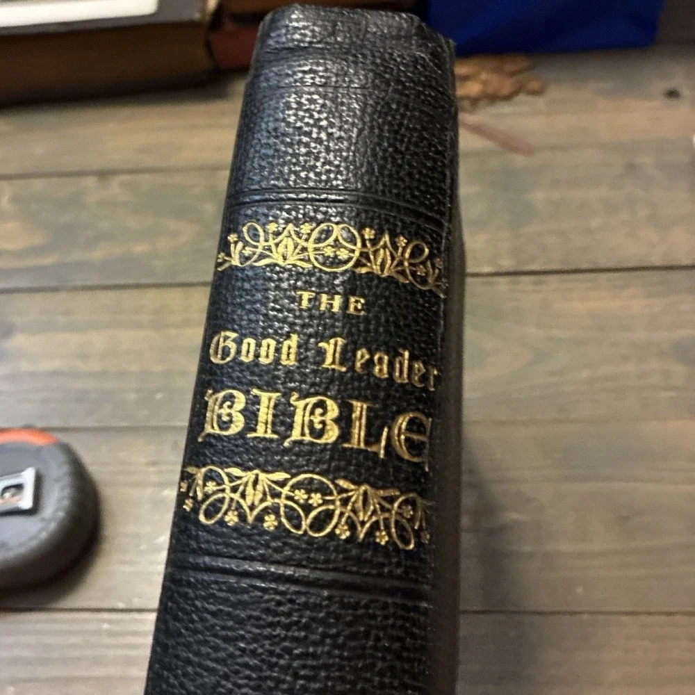 The Holy Bible: The Good Leader Bible (1946 Leather) Goodwill Distributors Large